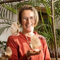Sandra tussen de waaiervogels